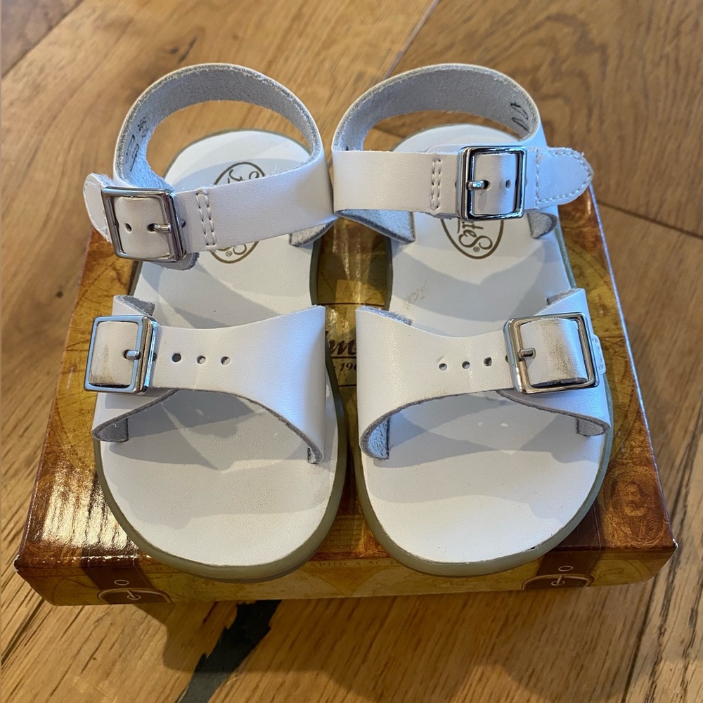 White FootMates sandals, toddler girl size 6